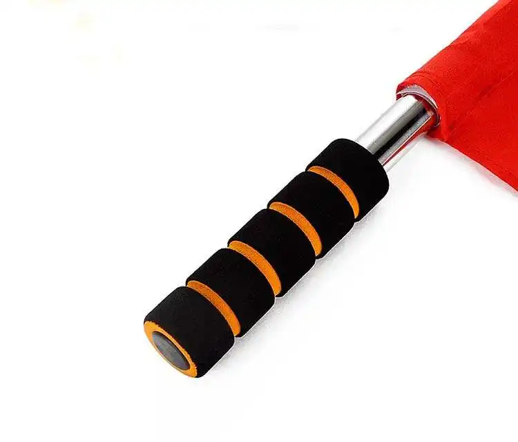 Пусковой флаг для игры в дорожку и поле с сигналом команды судьи Забавный арбитр