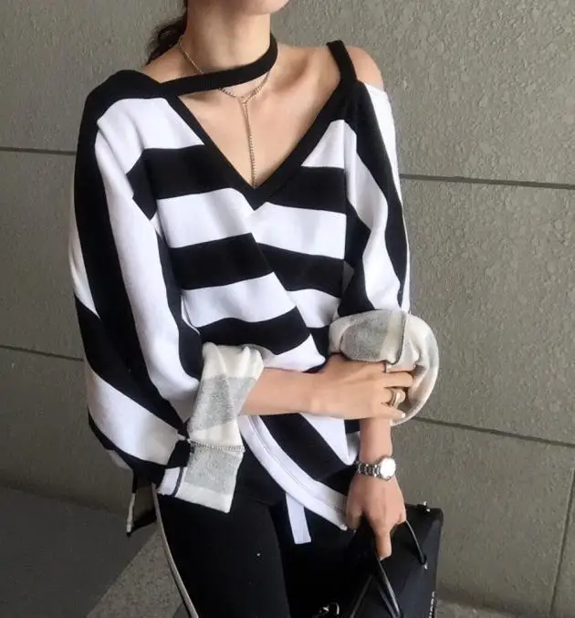 stripe sweatshirt TWOTWIN Стильная Женская толстовка с открытыми плечами, свободный свитер с v-образным вырезом и рукавом летучая мышь, пуловер в полоску, Повседневная стильная одежда осень - Цвет: stripe sweatshirt