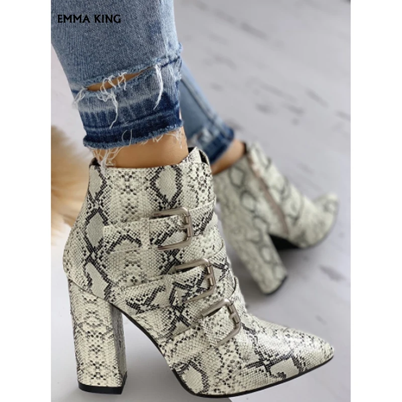 Новинка 2019 года ботильоны с острым носком и пряжкой из змеиной кожи женские