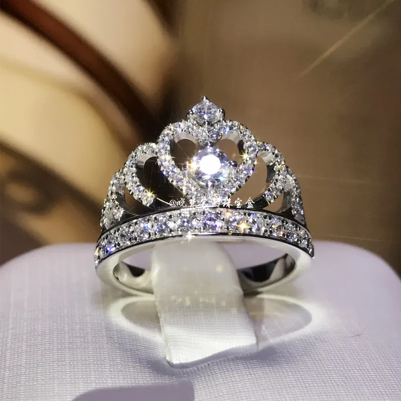 Кольцо женское из серебра 925 пробы с фианитами 5-10 размеров | Кольца