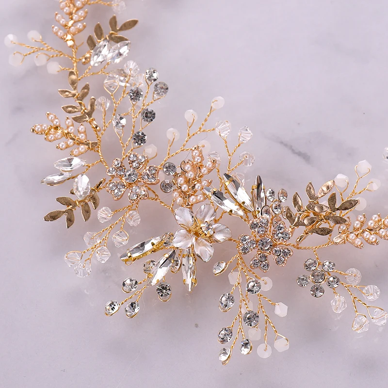 Повязка на голову женская золотистая с жемчугом и кристаллами | Украшения
