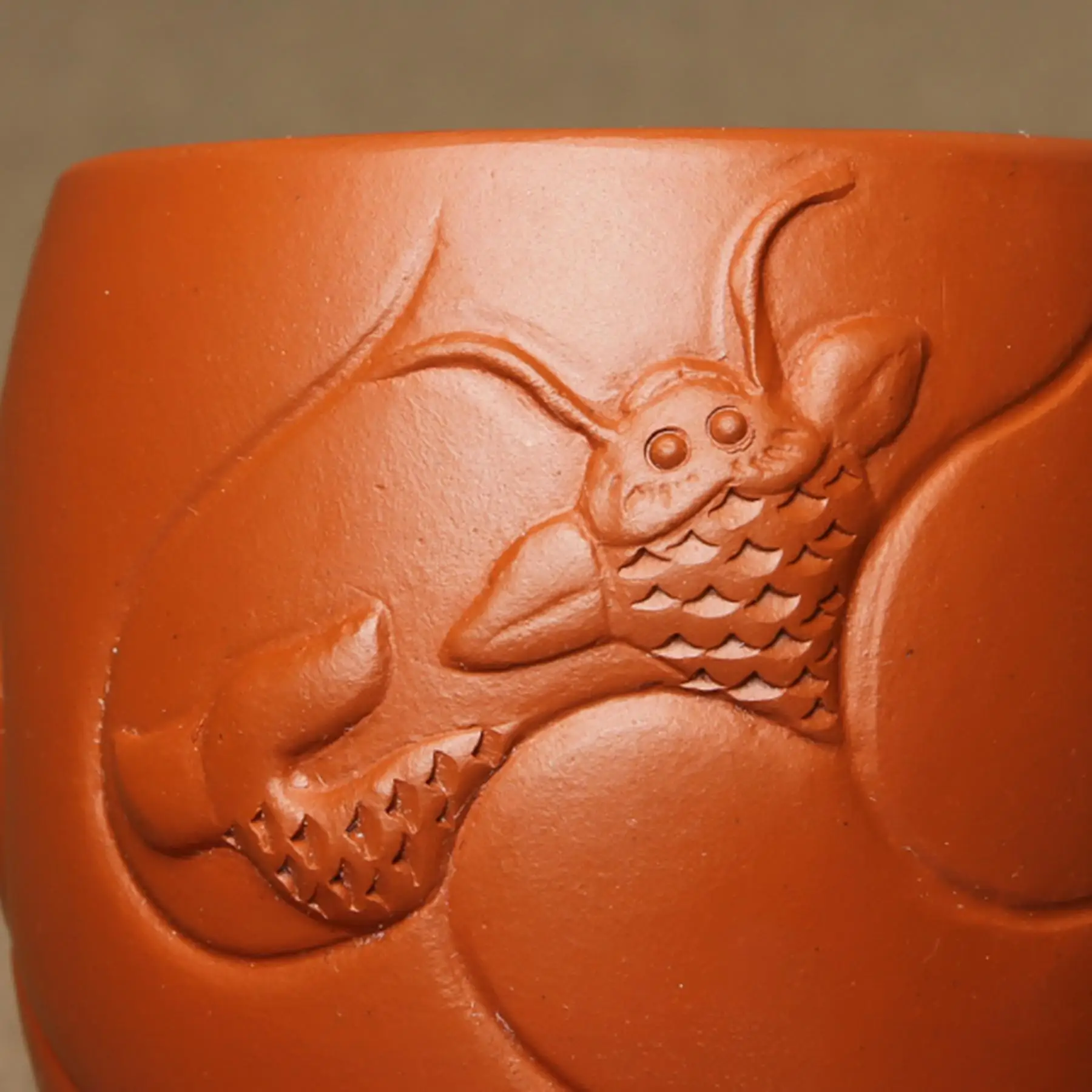 Исин руды фиолетовый песок 3D выгравированы рельеф Чжу грязи рыбы Дракон чашки