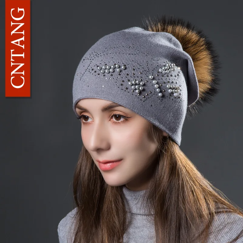 Gray CNTANG Модные женские шапки с жемчужинами и бабочками, вязаные шерстяные вязаные шапки для осенне-зимнего сезона, теплые шапки с натуральным мехом, женские шапки с помпонами - Цвет: Gray