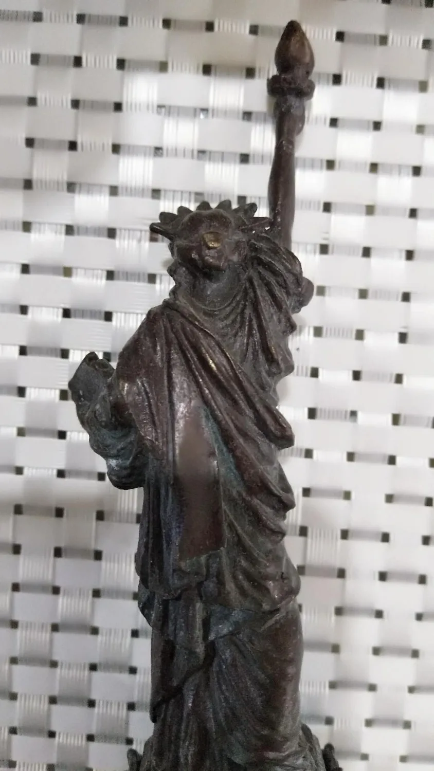 Antique clock collection and Statue of Liberty send students abroad gift | Дом и сад