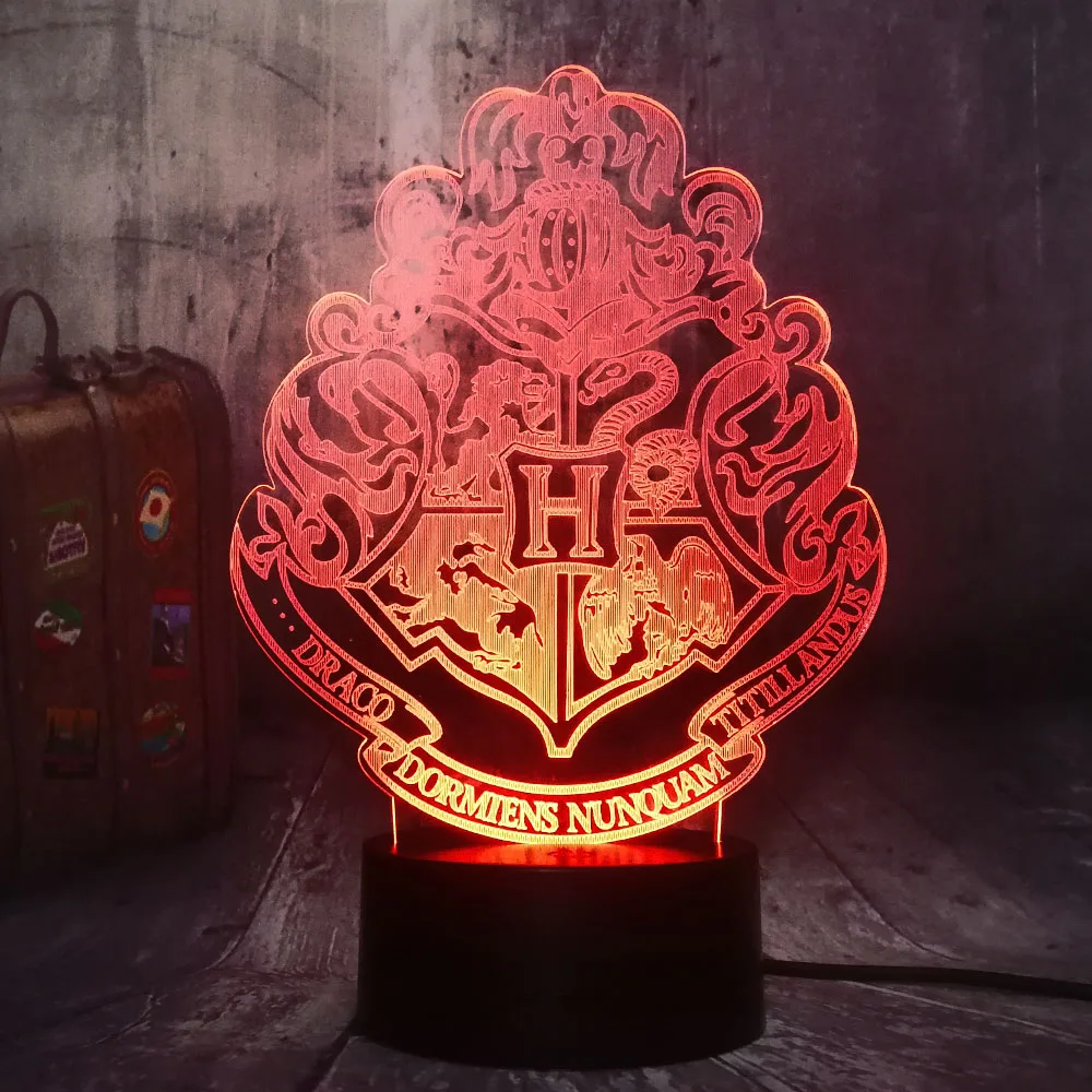 

Крутые фанаты фильмов Хогвартс Волшебная школа эмблема логотип 3D иллюзия светодиодный ночник настроение настольная лампа домашний декор Д...