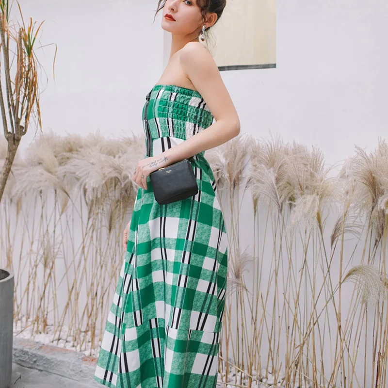 Женское платье без бретелек Cheerart зеленое клетчатое средней длины с открытой
