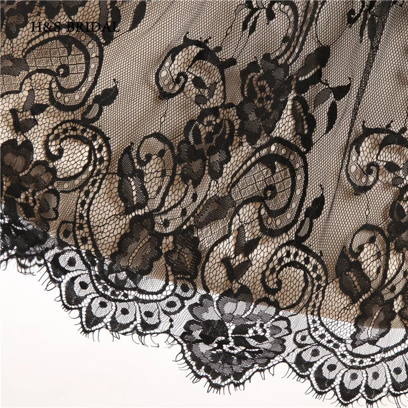 Женское бархатное короткое платье H & S черно красное кружевное для выпускного