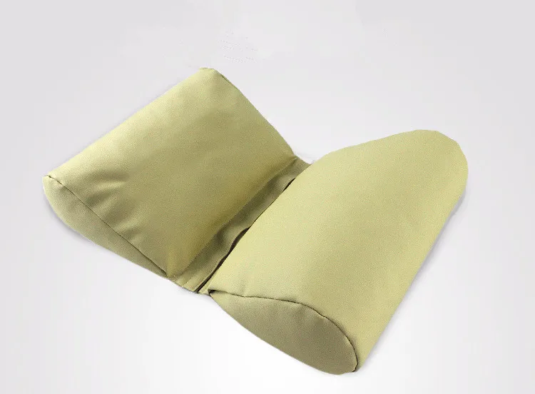 Новорожденный спящий позирующий погремушка студийный размер и подушка с