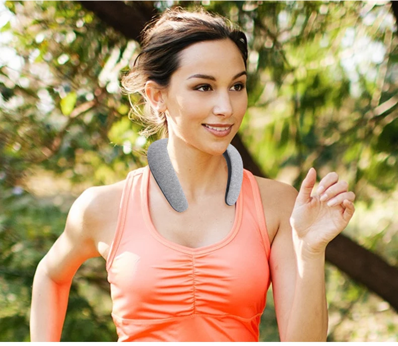 Беспроводная bluetooth колонка с креплением на шею объемный музыкальный плеер