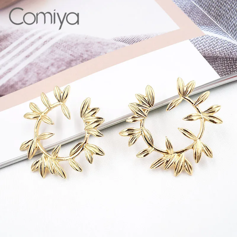 Женские серьги гвоздики Comiya из сплава цинка золотого цвета с листьями