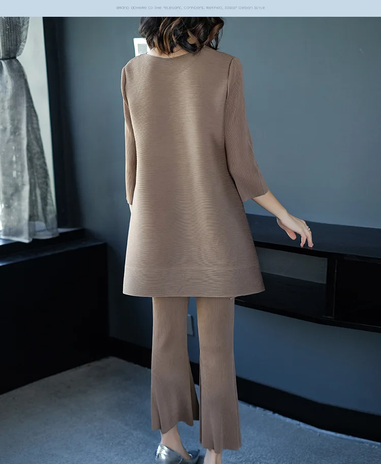 

Plus Size Pant Suits Spring Autumn Star Hollow Out Loose Top + Calf-Length Wide Leg Pants Elastic Loose Miyake Pleated Set