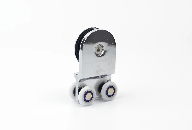 Душевая комната стеклянные раздвижные двери маленькие подвесные колеса и шкивы