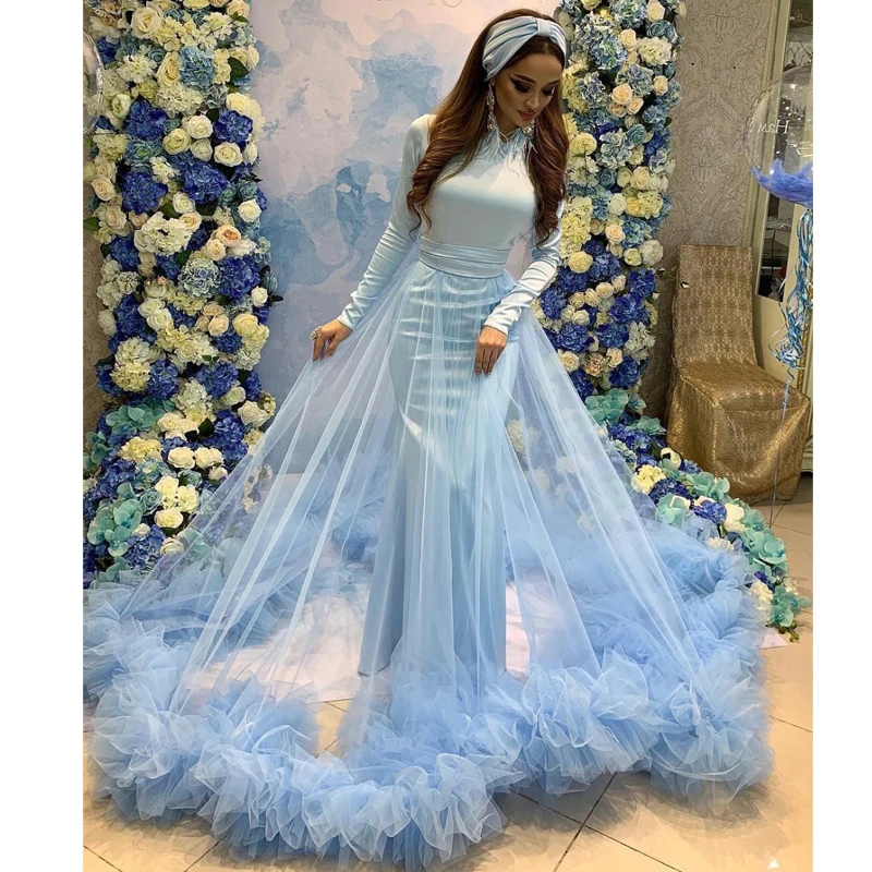 Женское вечернее платье с юбкой годе синее плиссированное высоким воротником и