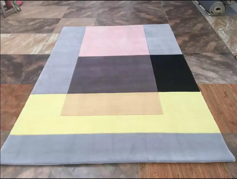 Стильный современный журнальный столик для гостиной Цветной полосатый диван