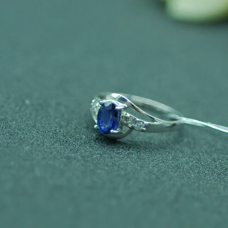 Кольцо из 18 каратного золота с платиновым сапфиром и натуральным сапфиром|gold