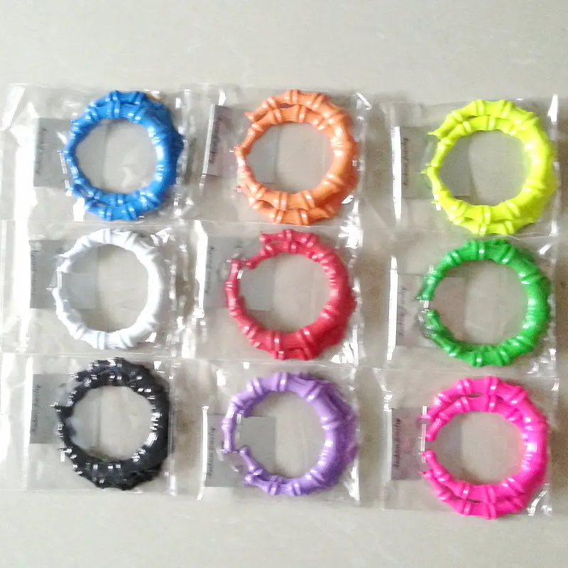 Серьги-кольца круглой формы неонового цвета круглые бамбуковые большие в форме