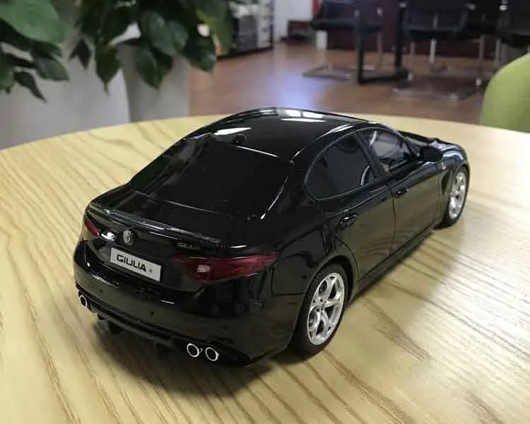 Отто высокое моделирование 1: 18 Alfa Romeo Giulia Quadrifoglio OT793 полимерная модель автомобиля