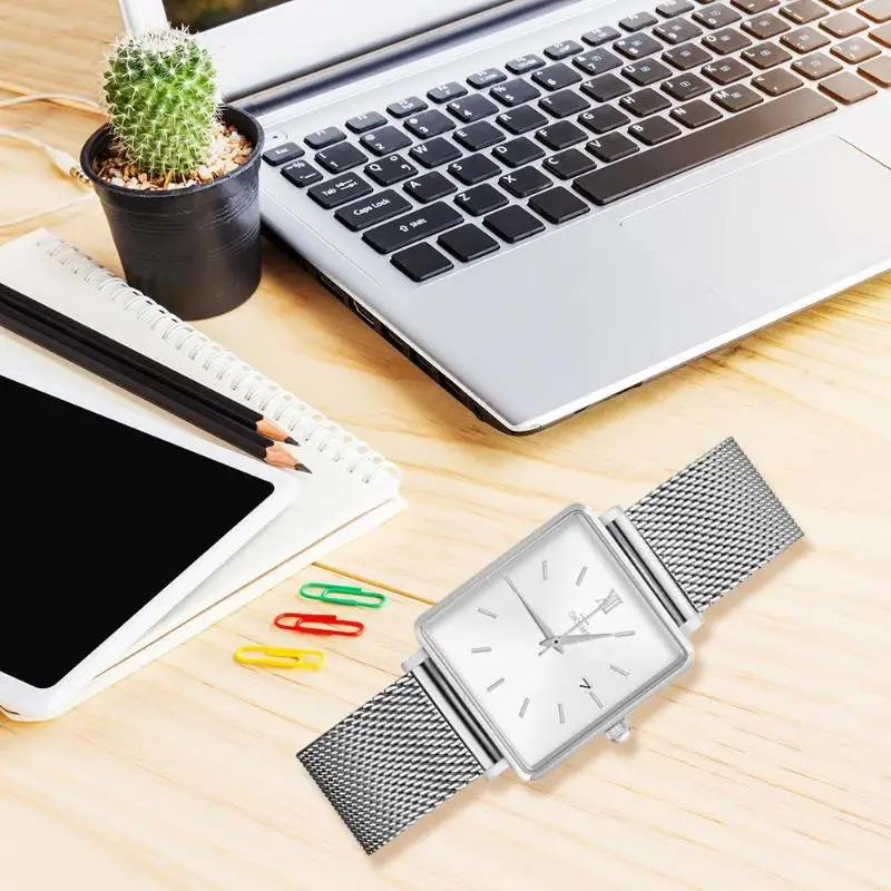 Quartz Watch Women Leather Band Wrist Watch Fashion Waterproof Bracelet Quartz Watch Casual Women Round Dial Analog Wristwatch