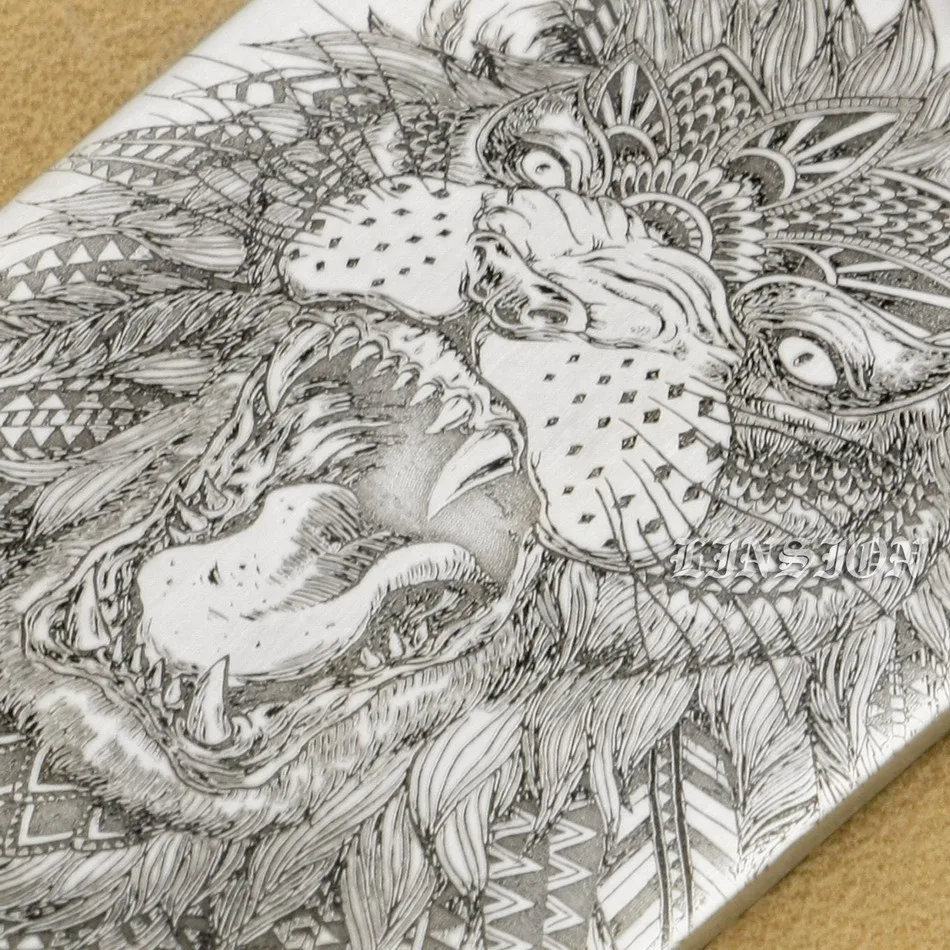 Высокая детализация Лазерная глубокая гравировка 316L нержавеющая сталь Angry Lion