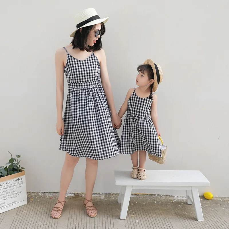 

2018 Summer Fashion New Mother and Daughter Dress Family Lovely Strapless Plaid Dress Girl Party Holiday Dress Family Clothing