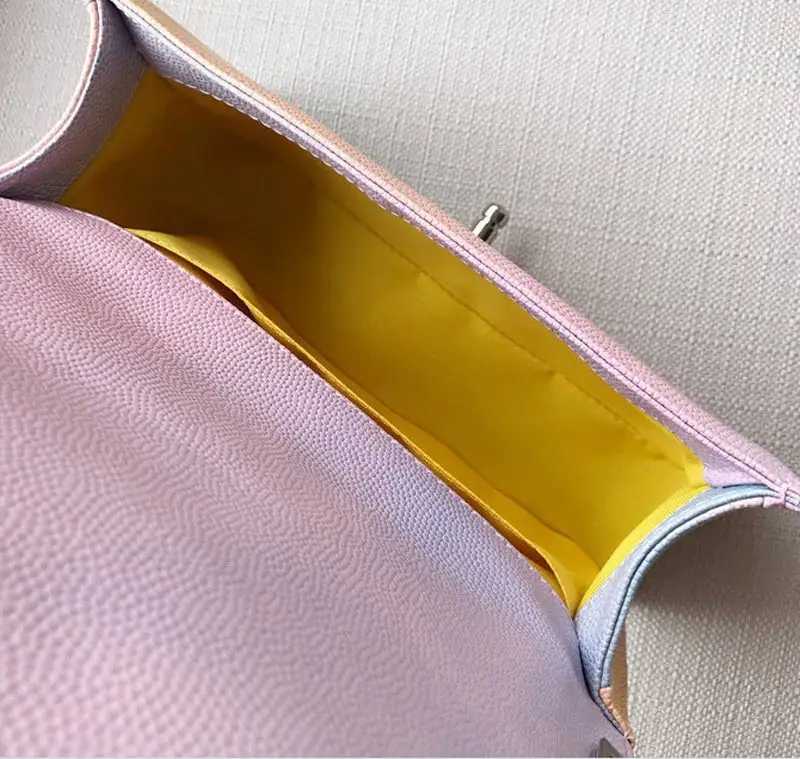 Фабрика производит Радуга кожа Crossbody цепи сумки для Для женщин Курьерские сумки Bolsa Feminina Лидер продаж Элитный бренд Икра сумка