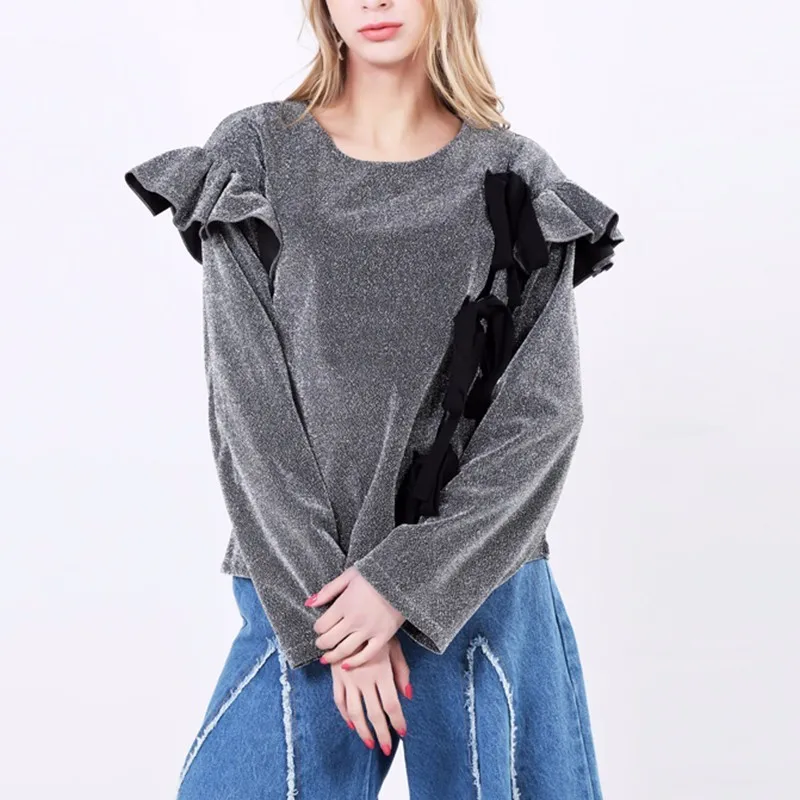 Женская толстовка на шнуровке TWOTWINSTYLE с оборками длинными рукавами молнии