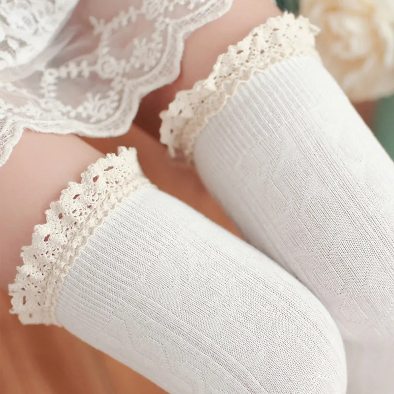 White F удобные женские осенне-зимние высокие Стрейчевые носки выше колена, кружевные хлопковые облегающие высокие эластичные носки с вертикальными линиями - Цвет: White