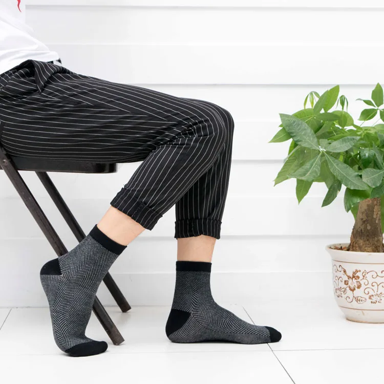 PEONFLY men Cotton Man Day Single New Resist Rise The Ball Thin Strips Grain Business Affairs Leisure Male Socks odd future