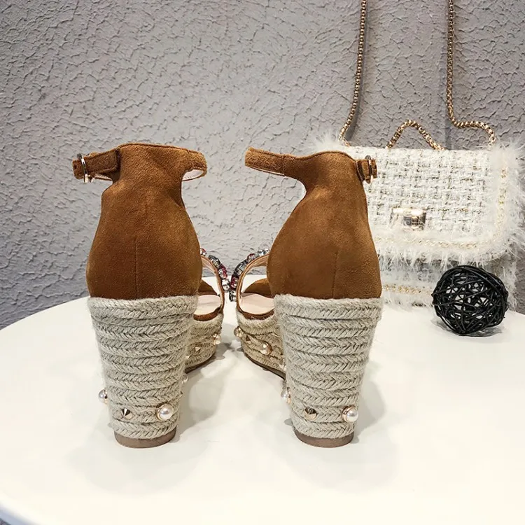 Женские босоножки из коровьей кожи с открытым носком и кристаллами|Боссоножки