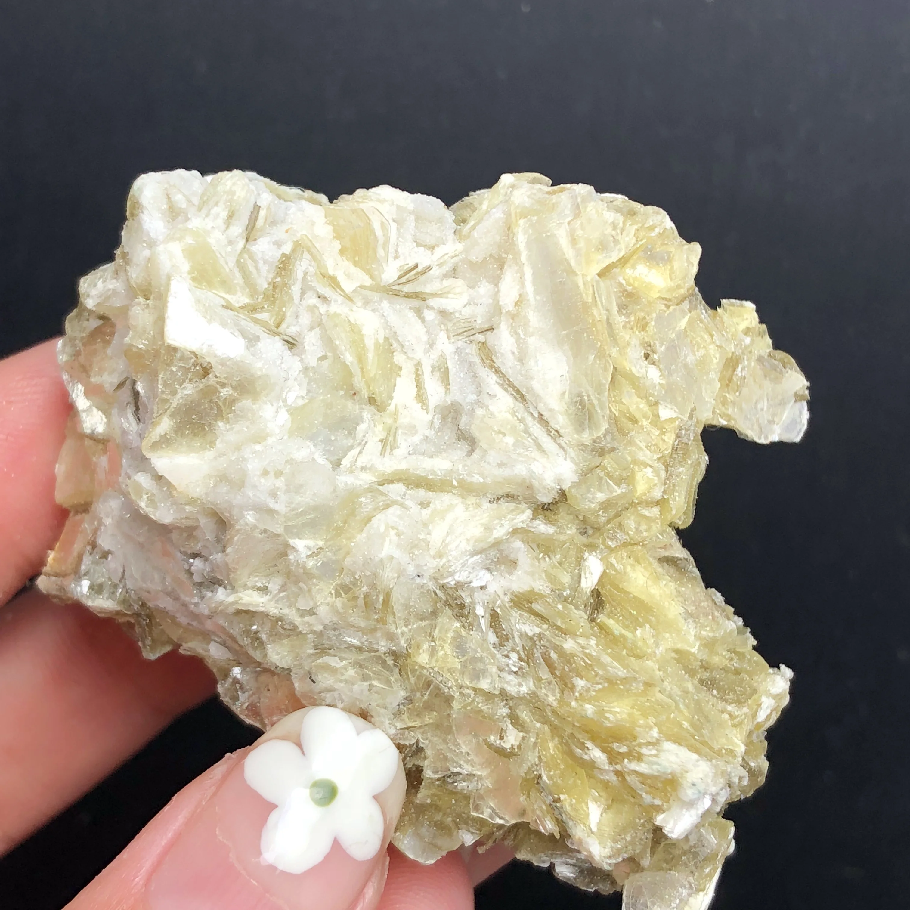 Чистый натуральный кристалл флаванита грубый камень минеральный образец блока