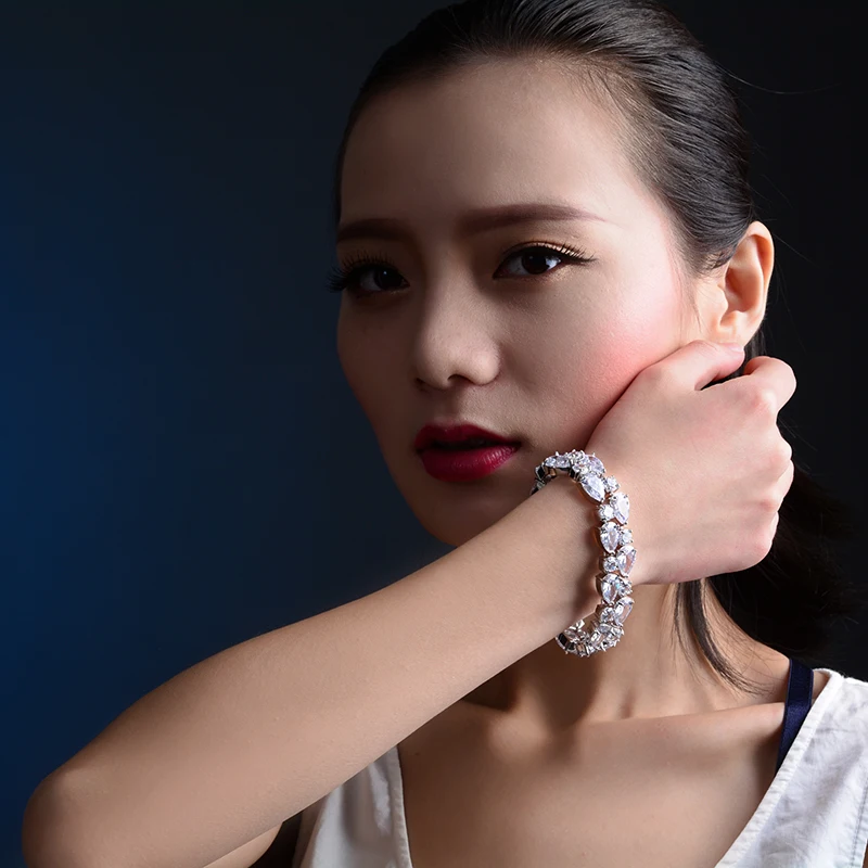 Женский золотистый браслет Мона Лиза плиссированный из прозрачного кубического