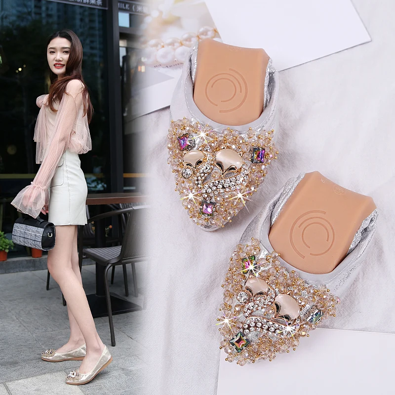 Женские мокасины на плоской подошве с острым носком и стразами мягкая подошва