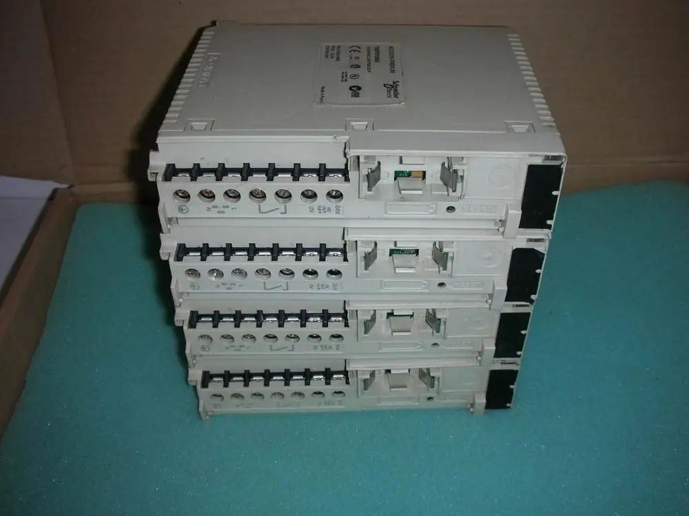 

1 шт. б/у Schneider PLC TSXPSY2600