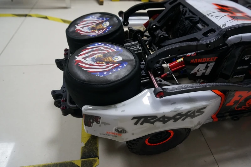 Запасной чехол для шин 1/7 TRAXXAS UDR UNLIMITED DESERT RACER|Детали и аксессуары| |