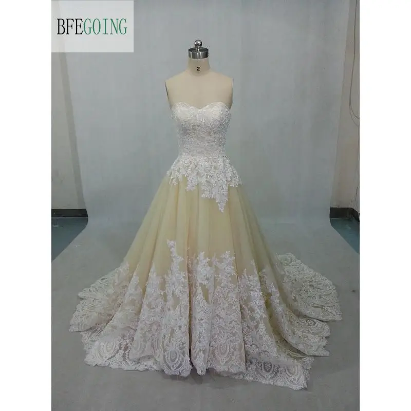 Бокал для шампанского с фатиновой юбкой белое кружевное ТРАПЕЦИЕВИДНОЕ