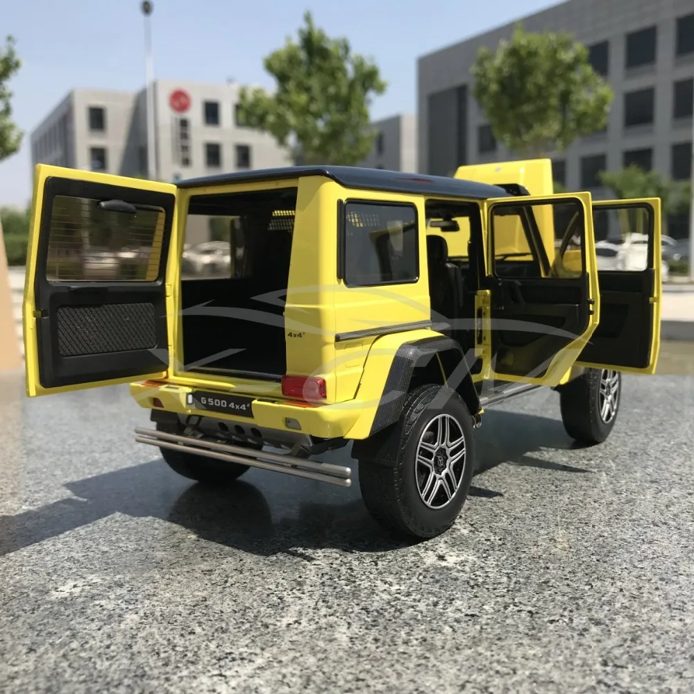 Литая модель автомобиля почти настоящая для G-Class 4x4(желтый) 1:18+ маленький подарок