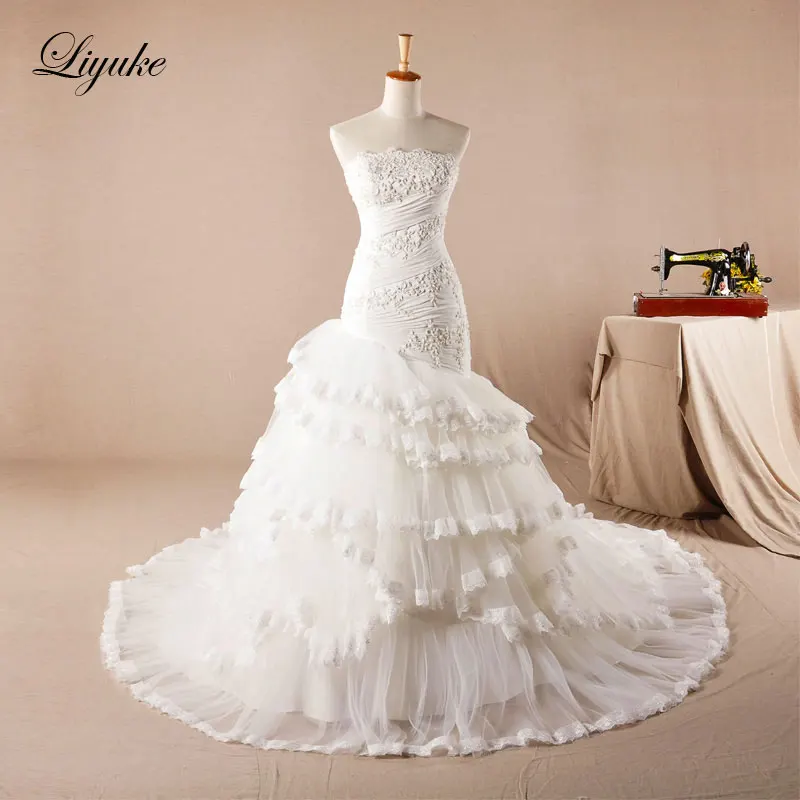 

Liyuke Chic Tulle Strapless Mermaid Wedding Dress Court Train Lace Up Special Design Pleats Trumpet Bride Dresses