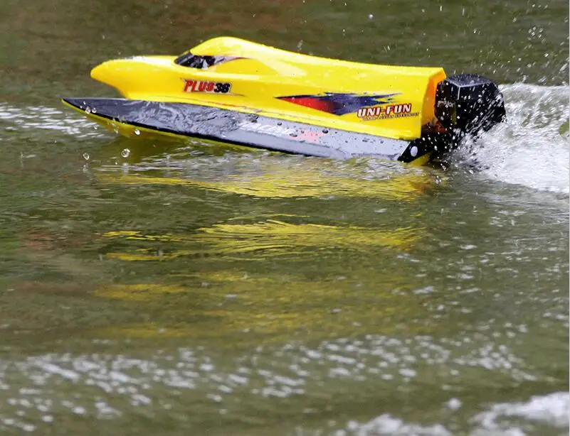 Скоростная радиоуправляемая лодка красный и желтый цвета скорость 20 25 км/ч 2 4G