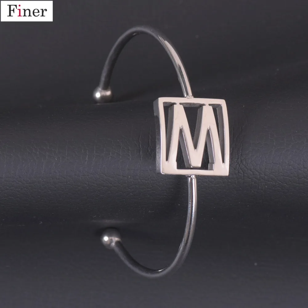 Новое поступление браслет с буквой M из нержавеющей стали серебристого цвета |