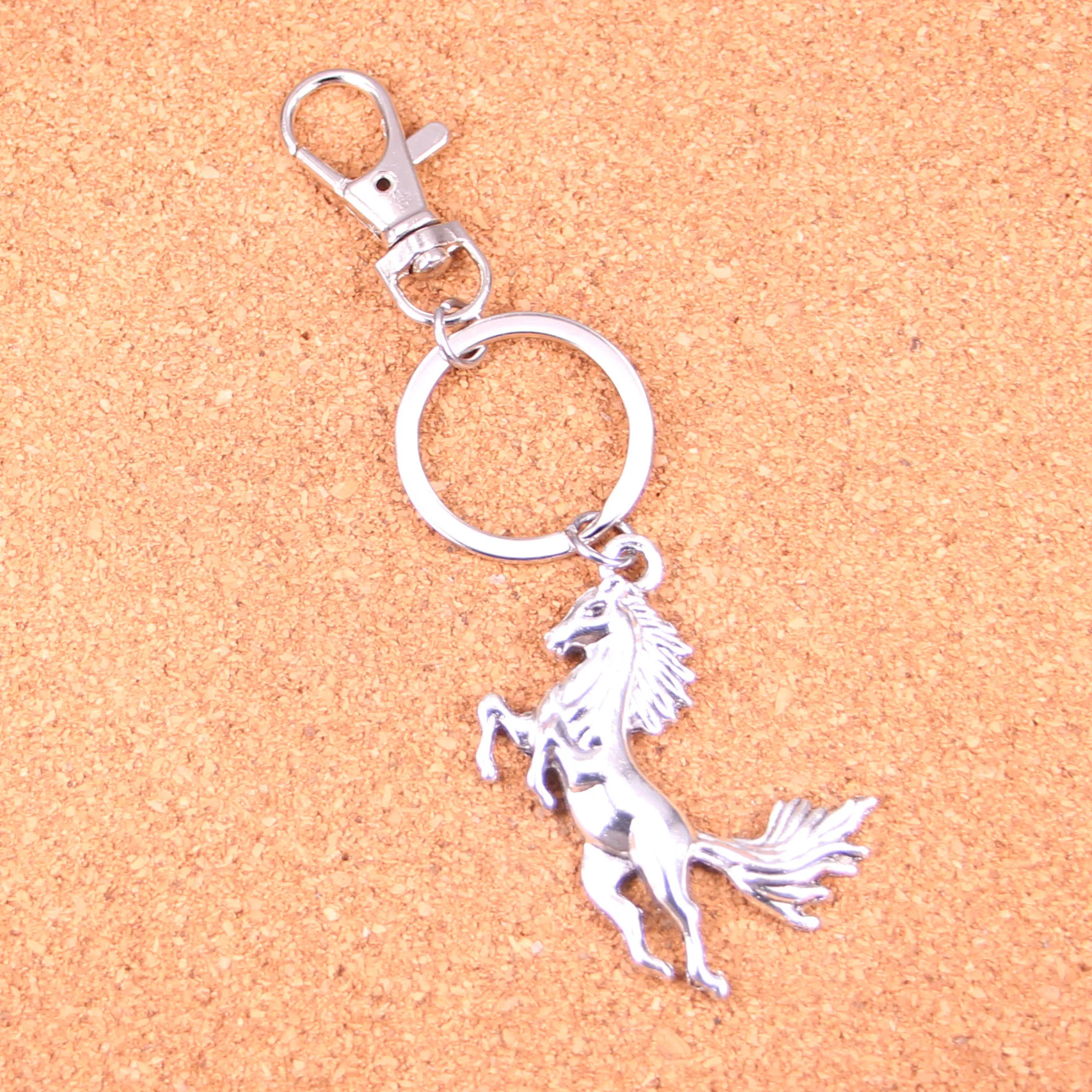 Бегущий брелок лошадь серебряная шарнирная застежка Омар зажимы сумочка