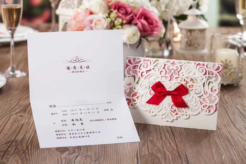 Элегантный белый Цвет Свадебное приглашение с красным бантом лазерная резка