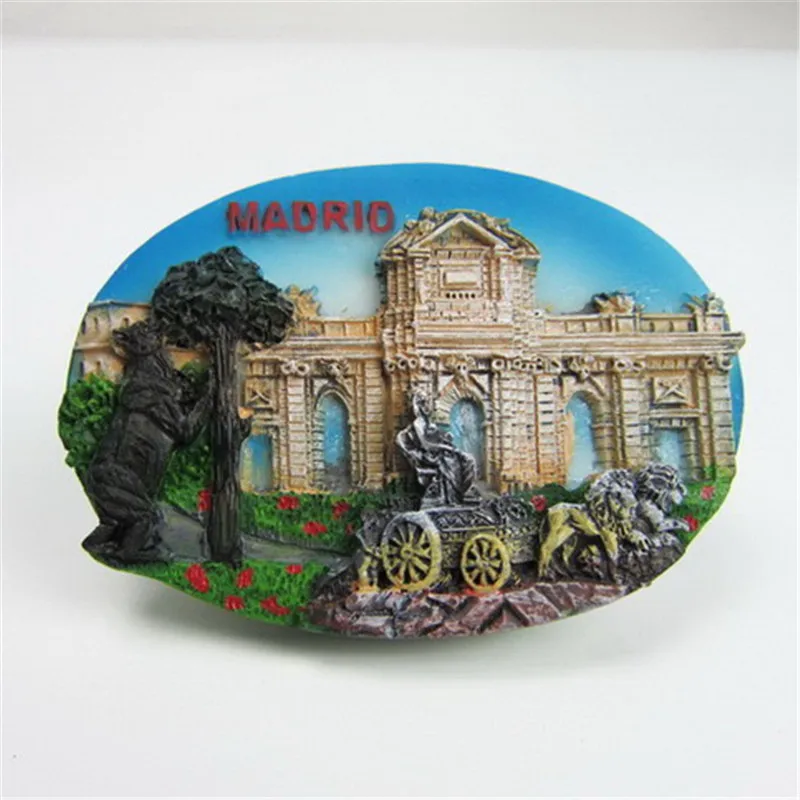 

Spain Madrid Puerta de Alcala Godness Cibele Bear and Strawberry Tree Creative Fridge Magnet Decoration