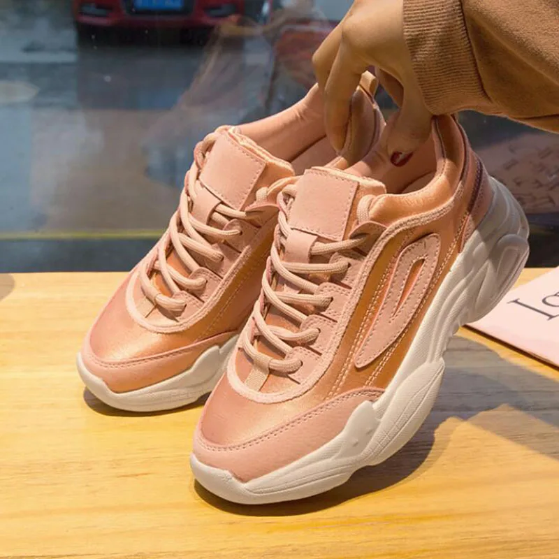 Женские кроссовки на платформе Chaussure модные из искусственной кожи толстой