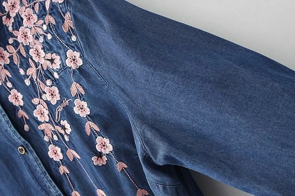 2017 осенний сезон Женская Новый с цветочным рисунком вышивкой футболки Леди Мода