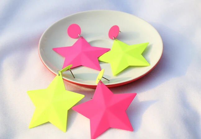 FishSheep неоновые цветные Подвесные серьги в форме звезды для женщин подвесные