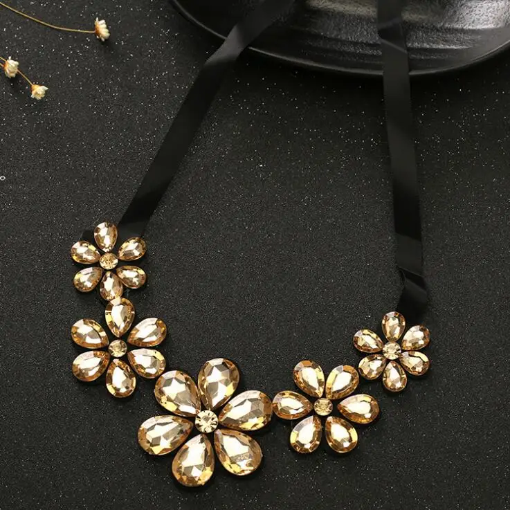 Роскошный модный короткий комбинезон с цветочной лентой эффектное ожерелье