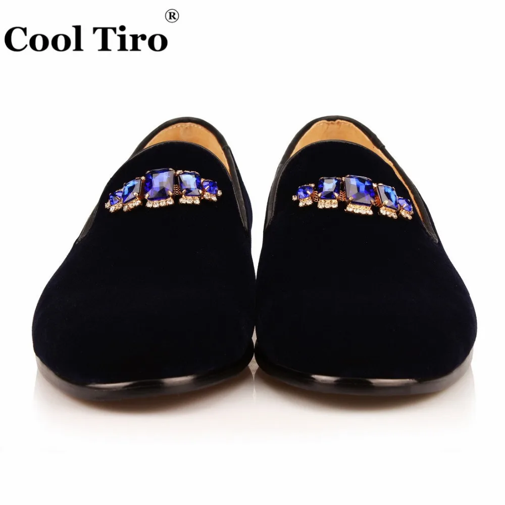 Крутая Тиро брошь с синим кристаллом мужские тапочки темно синие бархатные
