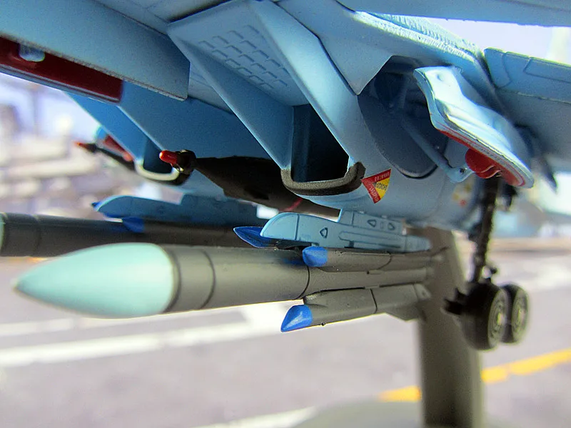 AVIC Россия ВВС Су 34 Fullback Flanker изделия из сплава модель самолета SU34 Высокая имитационная модель 1: 72 истребителя