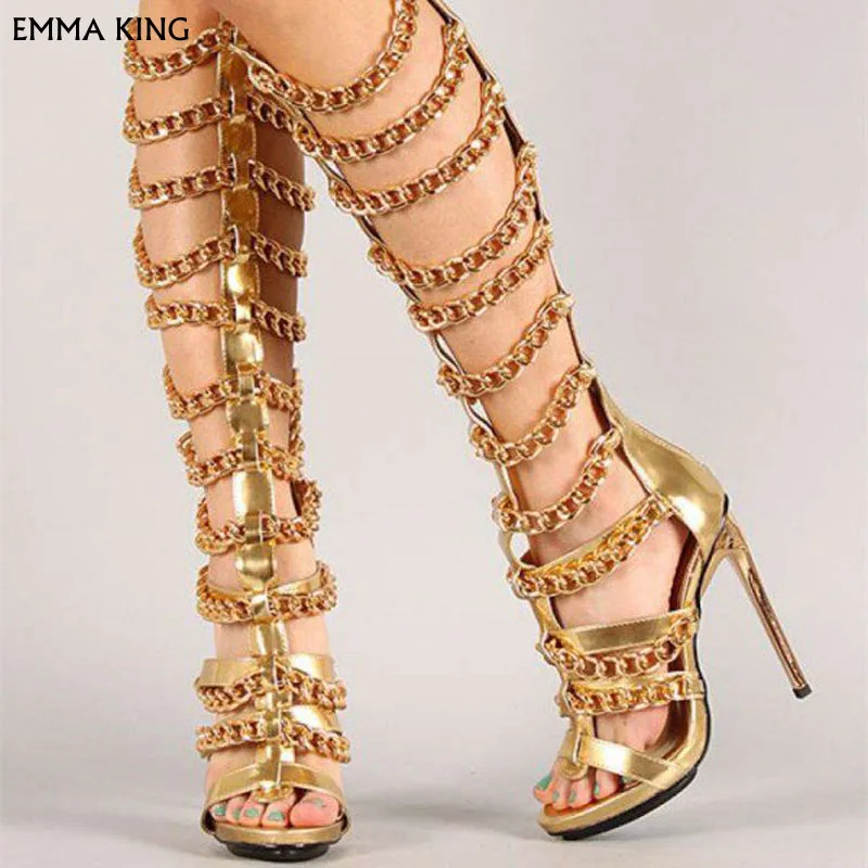 Золотистые сандалии-гладиаторы на каблуке с открытым носком и металлическими