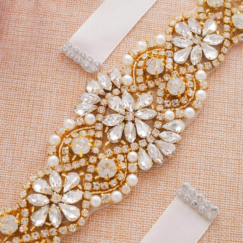 Свадебный пояс с золотыми стразами сделанное вручную из жемчуга и кристаллов